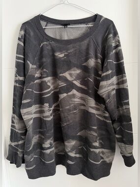 Torrid: Long Sleeve Pullover (ptp approx 27.5in) Size Torrid 3